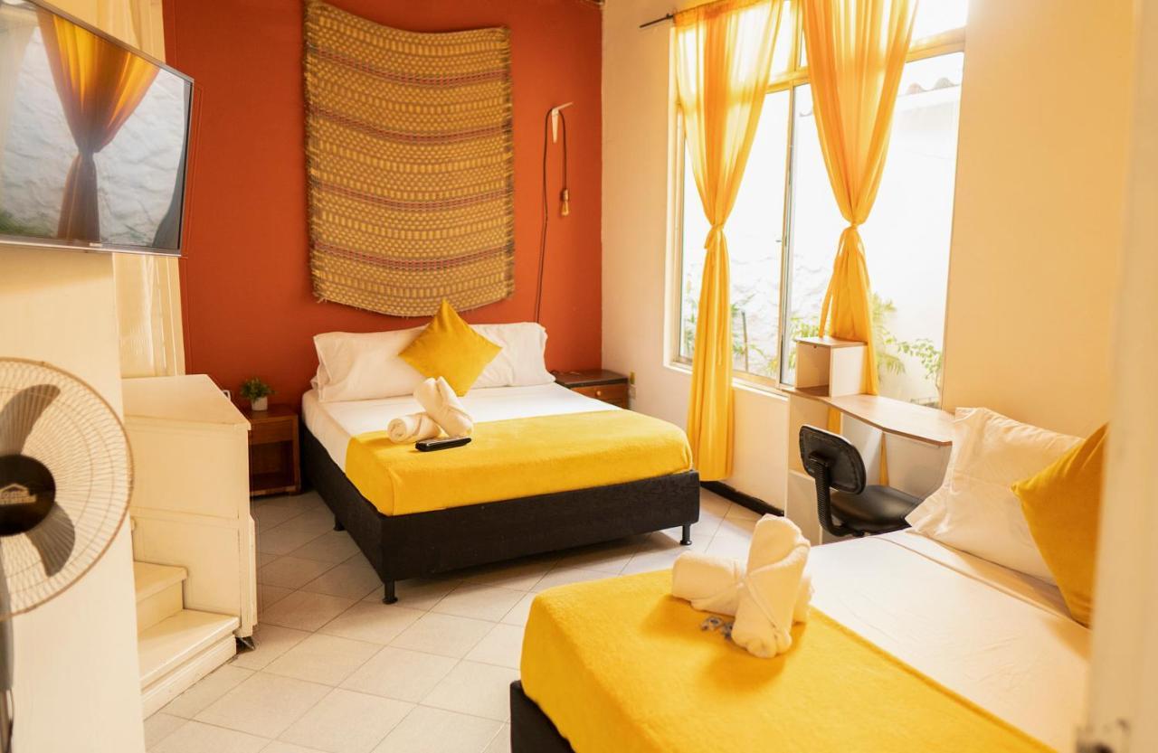 Africa House-Casa Hotel Laureles-La70 Медельин Экстерьер фото