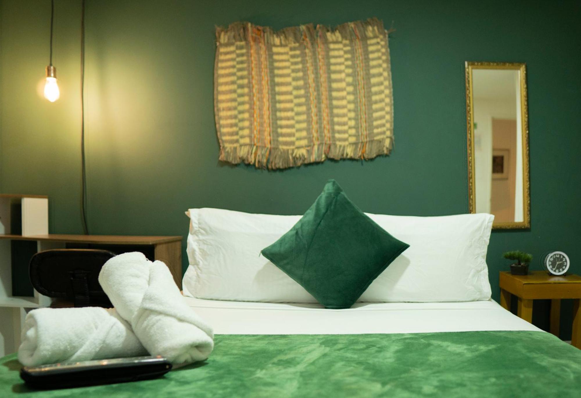 Africa House-Casa Hotel Laureles-La70 Медельин Экстерьер фото