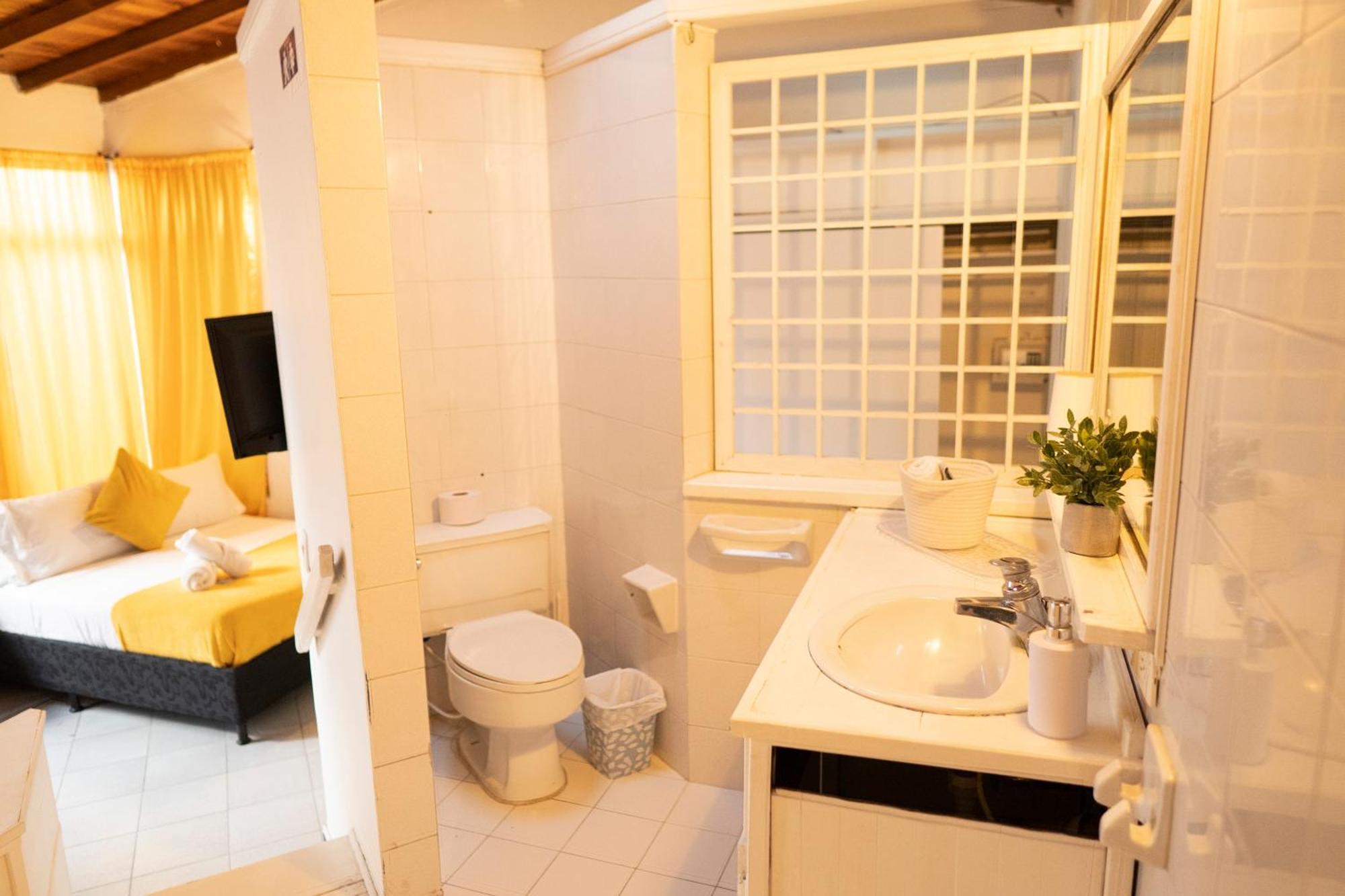Africa House-Casa Hotel Laureles-La70 Медельин Экстерьер фото
