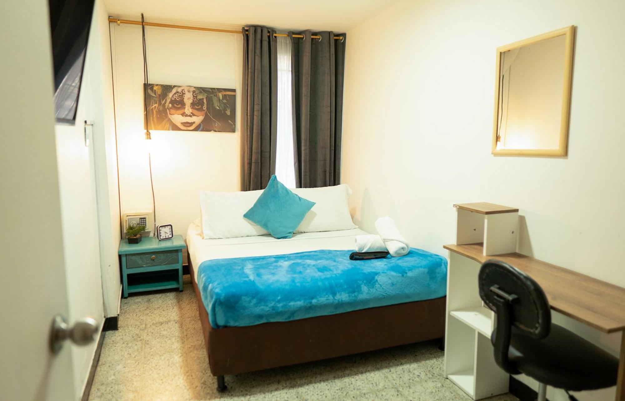 Africa House-Casa Hotel Laureles-La70 Медельин Экстерьер фото
