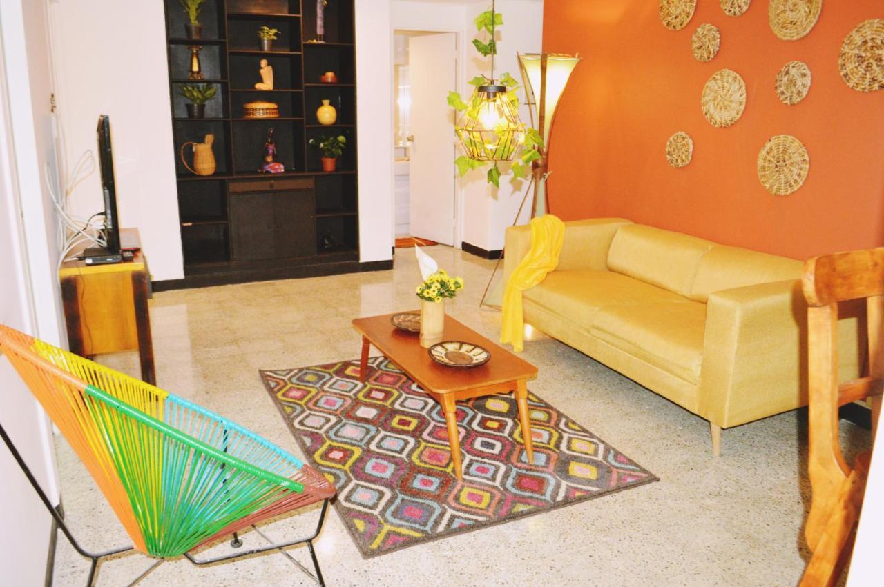 Africa House-Casa Hotel Laureles-La70 Медельин Экстерьер фото